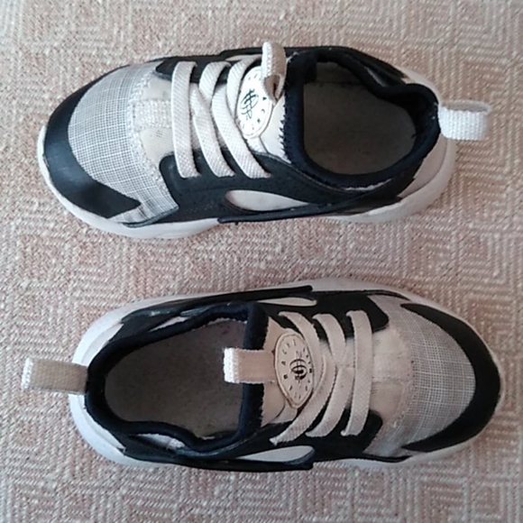 Nike Air Huarache Run Ultra 8C Black White Toddler - Picture 3 of 4